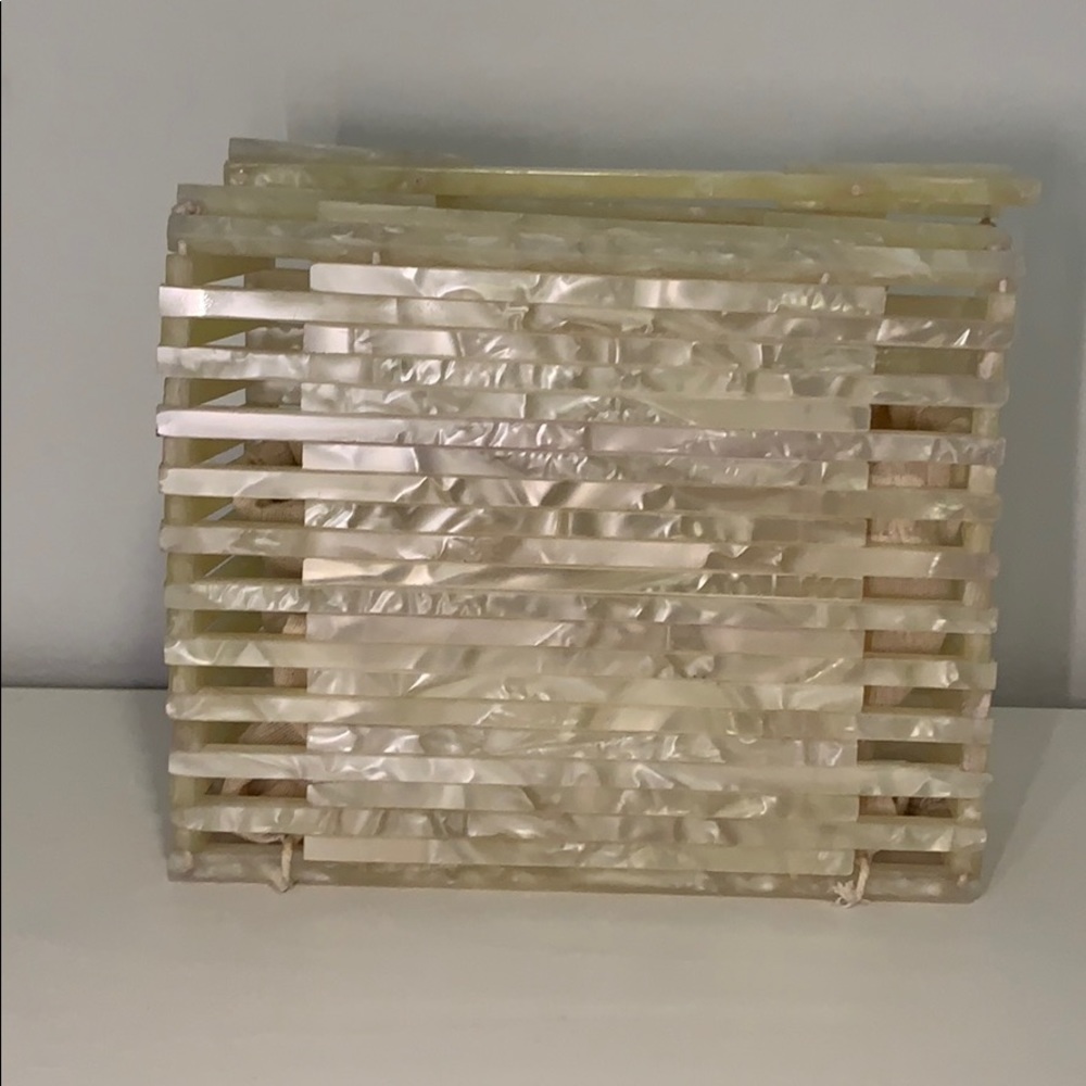 Cute oyster shell inspired hand bag.